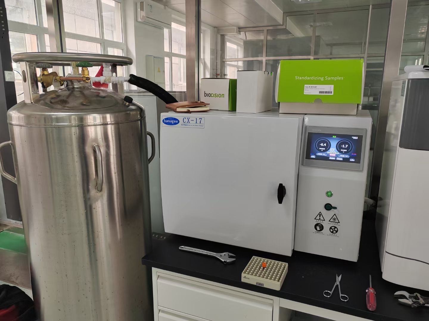 液氮容器補(bǔ)液供給 液氮容器補(bǔ)液供給